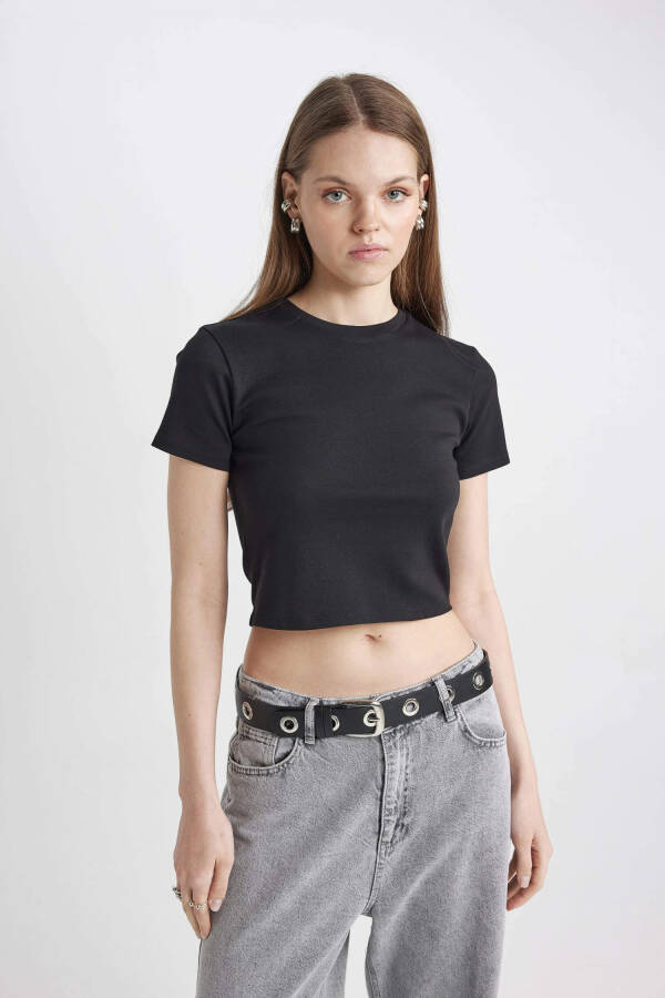 Базовая футболка с коротким рукавом Coool Fitted Crop Black - 12