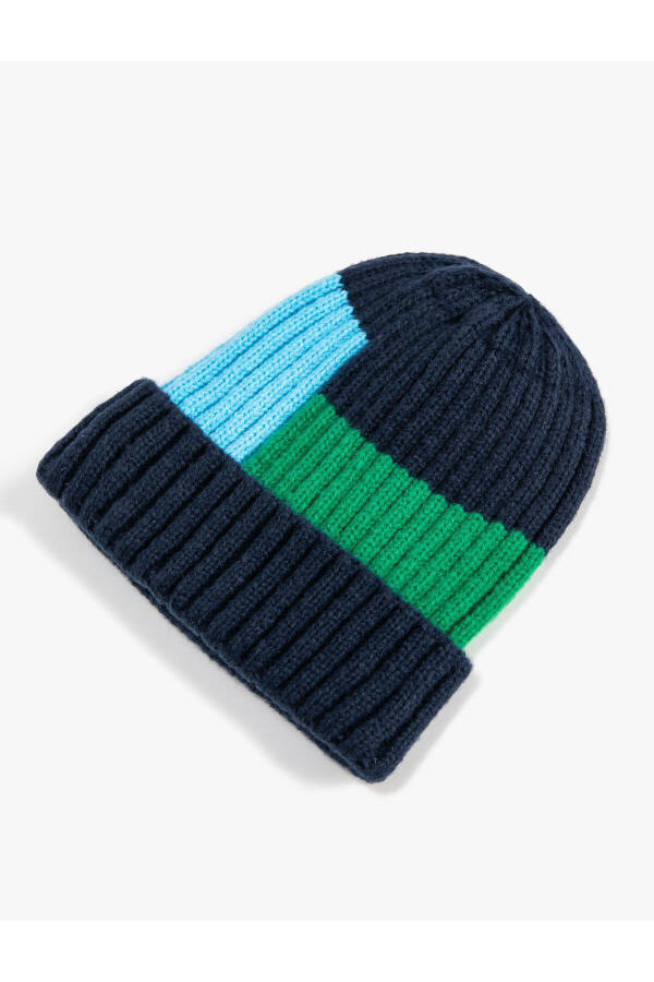 Beanie with ribbed knit and color blocks. - 5