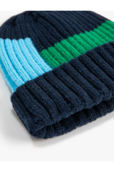 Beanie with ribbed knit and color blocks. - 6