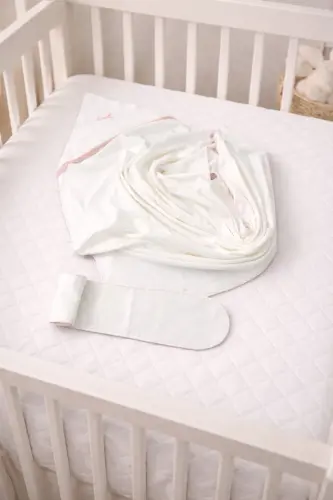 Bebek 100% pamuklu Kemerli kundak 70*70 cm. -Beyaz Pembe - KİDOO BEBE (1)