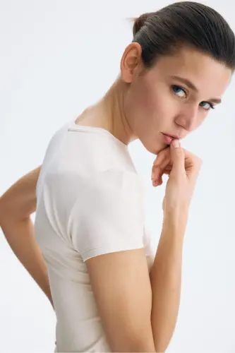 Bedene Oturan Mikrofiber Tişört-Açık bej - H&M (1)