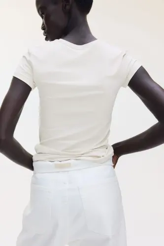 Bedene Oturan Mikrofiber Tişört-Light beige - 3