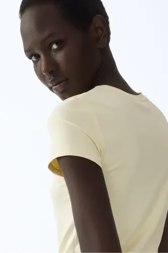 Bedene Oturan Mikrofiber Tişört-Soluk sarı - 4