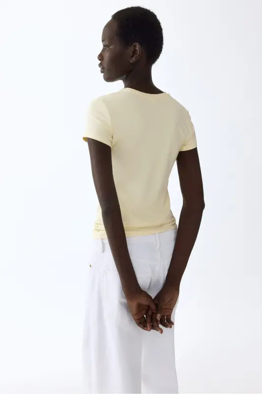 Bedene Oturan Mikrofiber Tişört-Soluk sarı - 5