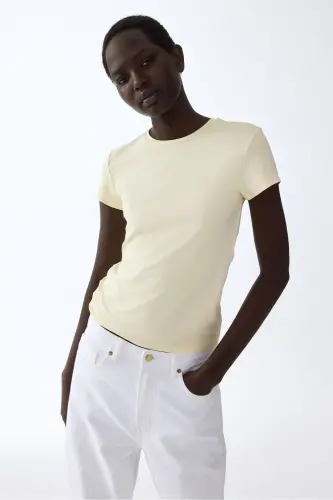 Bedene Oturan Mikrofiber Tişört-Soluk sarı - H&M (1)