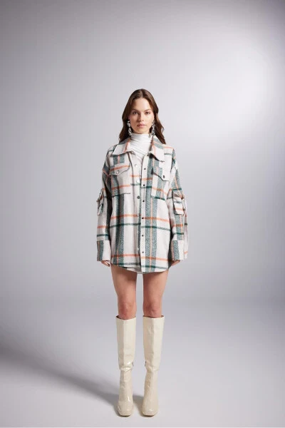 Beige Oversized Lumberjack Odin Shirt with Cargo Pockets and Snap Closure - HOLLY LOLLY