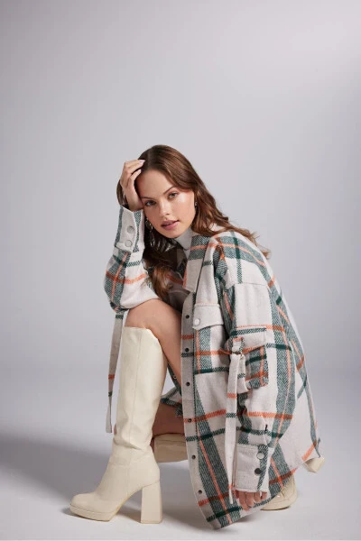 Beige Oversized Lumberjack Odin Shirt with Cargo Pockets and Snap Closure - HOLLY LOLLY (1)