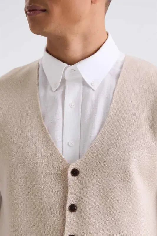 Beige Slim Fit Buttoned Knit Vest - 3