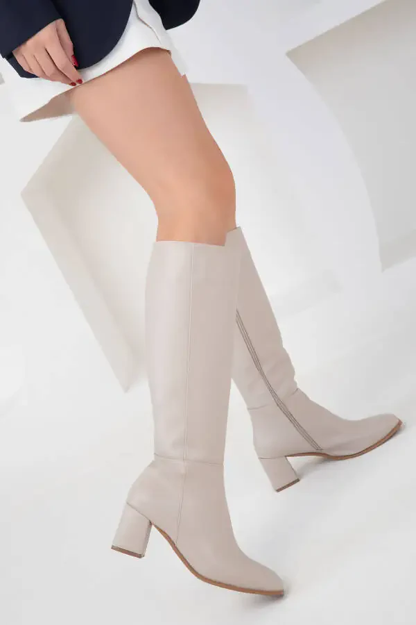 Beige women's boots - 5