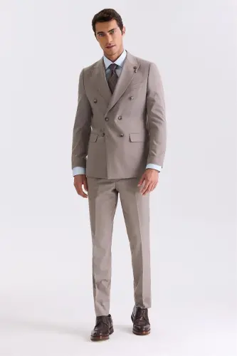 Bej Slim Fit Sivri Yoqali Chiziqli Kruvaze Kostyum - 1