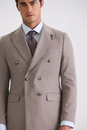 Bej Slim Fit Sivri Yoqali Chiziqli Kruvaze Kostyum - 3