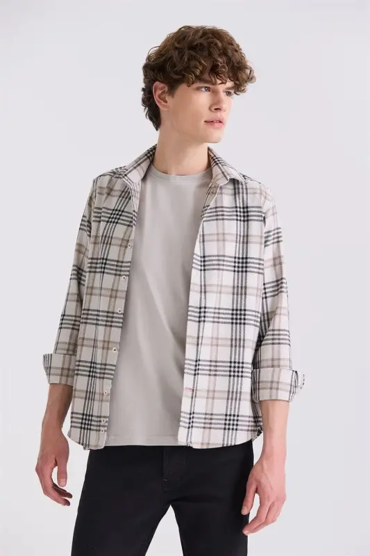 Bej Slim Fit Üstten Düğmeli Ekoseli Gömlek - JAKAMEN