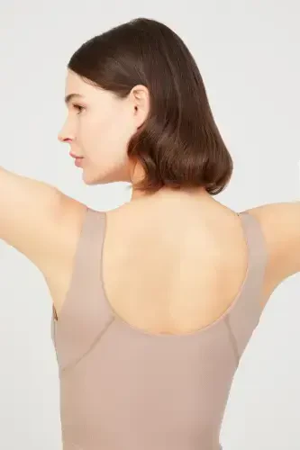 Bej V Yaka Yengil Qo'llab-quvvatlovchi Qoplamali Sport Bras Vneck-Bej - LOS OJOS (1)