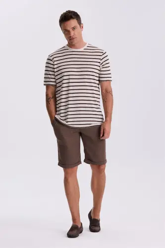 Bej yo'l-yo'lli Slim Fit velo'yaka Futbolka - 1