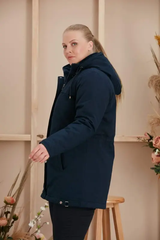 Bel Bağcık Detaylı Kapşonlu Büyük Beden Lacivert Kaban - 4