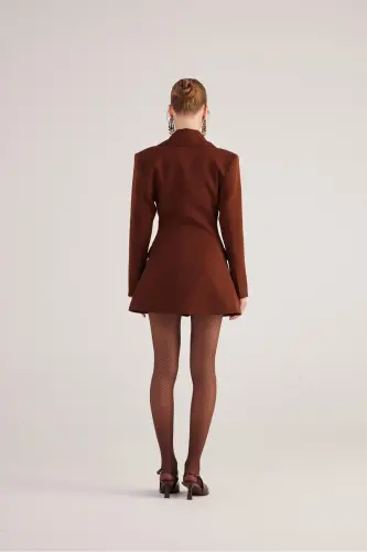 Bel bilan o'tiradigan moslashuvchan Deja Blazer ko'ylagi qahva - 4