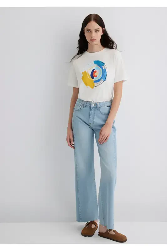 Белая футболка с принтом 