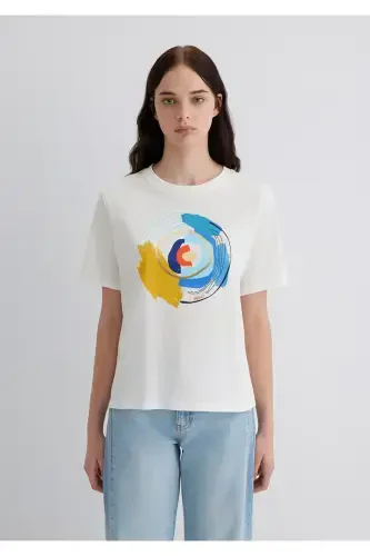 Белая футболка с принтом 