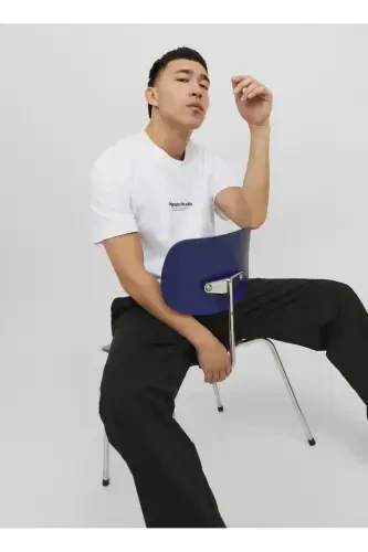 Белая мужская футболка с круглым вырезом - 4