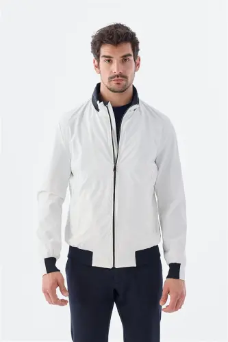 Белая удобная спортивная куртка Comfort Fit с капюшоном на каждый сезон - 3