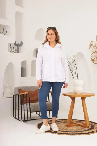 Belbog'li detallari bor, yenglari rezinkali katta o'lchamli oq trenchkot - 6