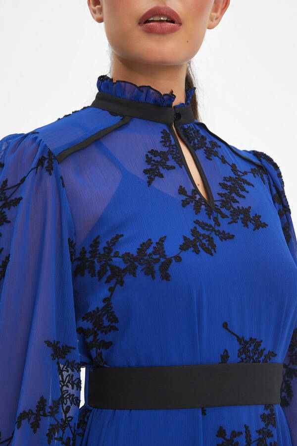 Belden Kuşaklı Truvakar Kol Fırfırlı Çiçek Desenli Uzun Saks Siyah Elbise 40411 - 3