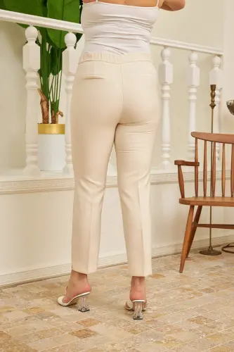Beli Lastikli Paça Yırtmaç Detaylı Büyük Beden Krem Kumaş Pantolon - 4