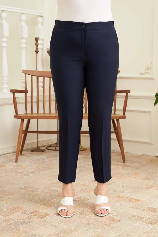 Beli Lastikli Paça Yırtmaç Detaylı Büyük Beden Lacivert Kumaş Pantolon - 1