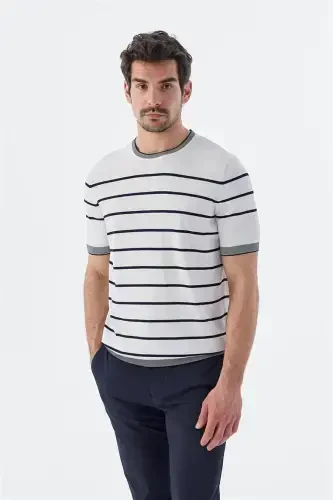 Бело-синяя трикотажная футболка slim fit с полосками и воротником-стойкой - Modazone (1)