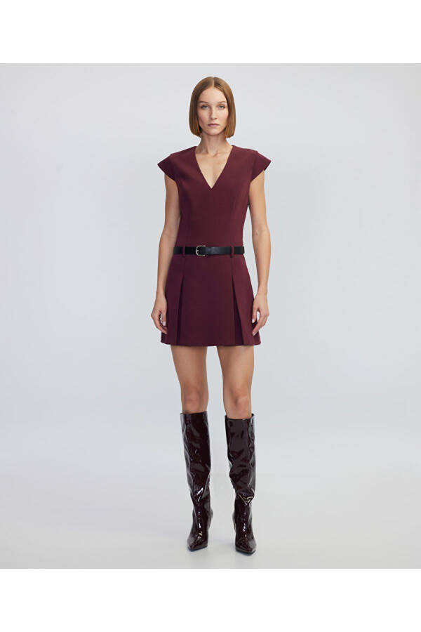 Belted V-neck dress - 2