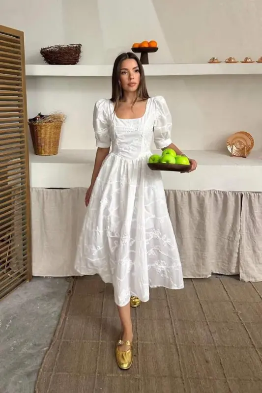 Beyaz Balon Kollu Brode Elbise - BÜYÜKBEDENIZ