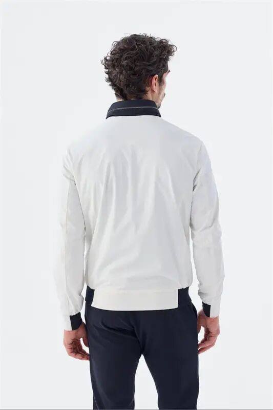 Beyaz Comfort Fit Kapüşonlu Rahat Mevsimlik Spor Mont - 5