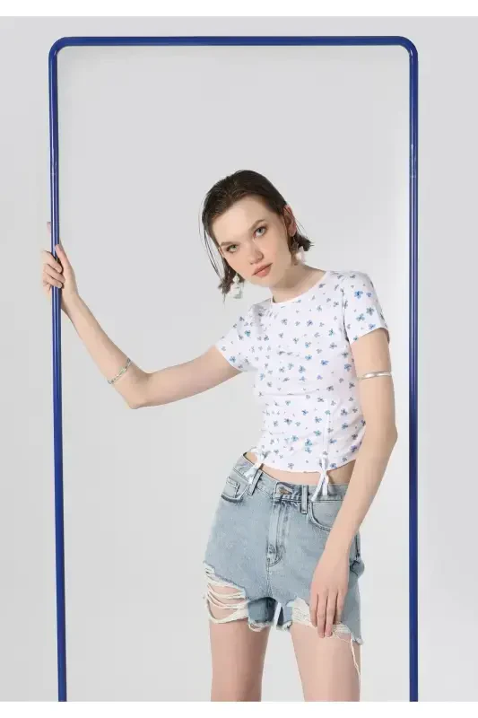 Slim Fit Yuvarlak Yaka Baskılı Kadın Beyaz Kısa Kol Tişört - COLIN’S