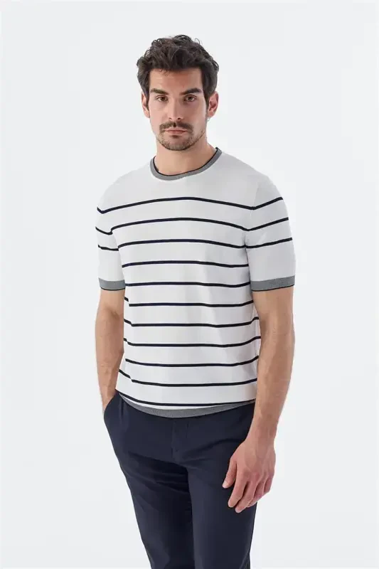 Beyaz Lacivert Slim Fit Bisiklet Yaka Çizgili Triko T-Shirt - 1
