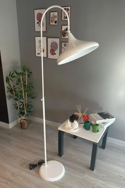 Beyaz Lambader Hareketli Başlık Modern Dekoratif Metal Oturma Odası Çalışma Odası Zemin Lambası - Beyaz - 1