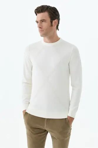 Beyaz Slim Fit Desenli Bisiklet Yaka Triko 