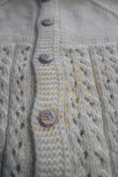 Beyaz Yarım Kol Bebek Yeleği - ATÖLYE MİLLA