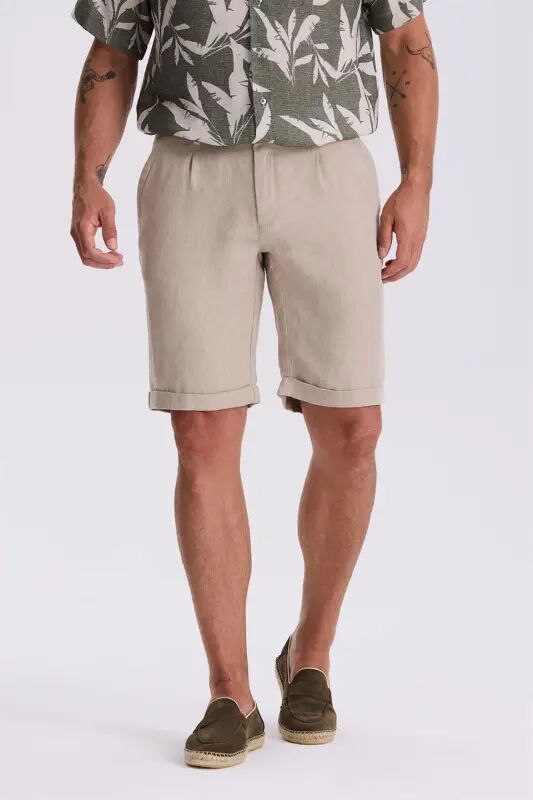 Бежевые шорты Comfort Fit из ткани с фактурой льна, комфортного кроя, с отворотами - 1