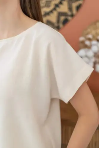 Бежевый комплект: футболка и брюки - 4