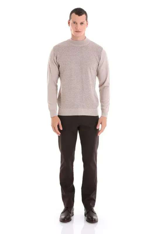 Бежевый трикотажный свитер из шерсти с жаккардовым узором, полуворотником-стойкой, стандартного кроя – бежевый - 2