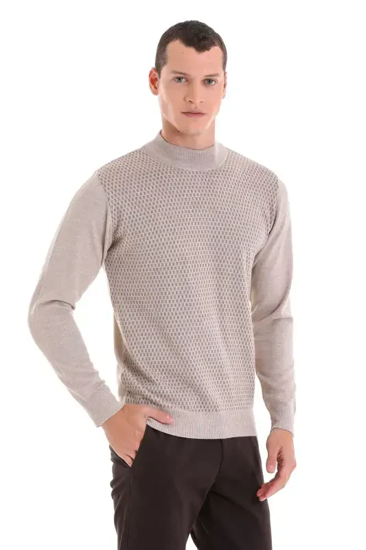 Бежевый трикотажный свитер из шерсти с жаккардовым узором, полуворотником-стойкой, стандартного кроя – бежевый - 3