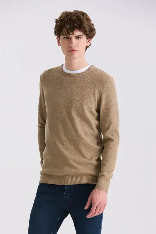 Бежевый трикотажный свитер Slim Fit с узором на воротнике-стойке - JAKAMEN