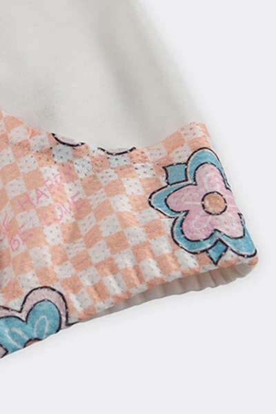 Бежевый худи с капюшоном, кенгуру карманом и принтом девочки. - 4