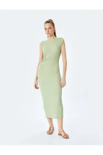 Bicycle yoqali qo'lsiz slim fit tuzilishli uzun ko'ylak burmali - 1