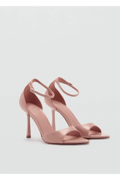 Bilekdan bogʻlanadigan poshnali sandallar - MANGO