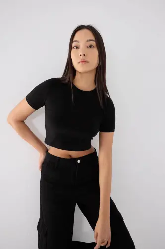 Bisiklet Yaka Basic Crop T-shirt P0102-F1 - Siyah 