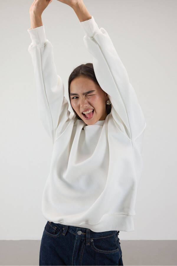 Bisiklet Yaka Şardonlu Basic Sweatshirt S3408-k11 - Ekru - 4
