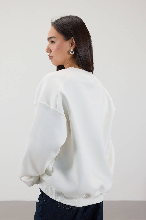 Bisiklet Yaka Şardonlu Basic Sweatshirt S3408-k11 - Ekru - 5