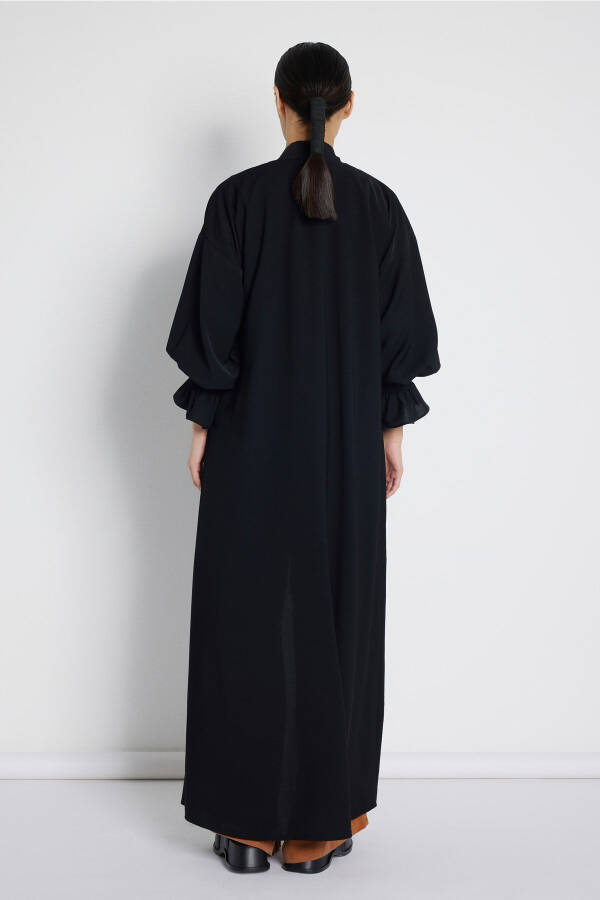 Black abaya with elastic detail - 4