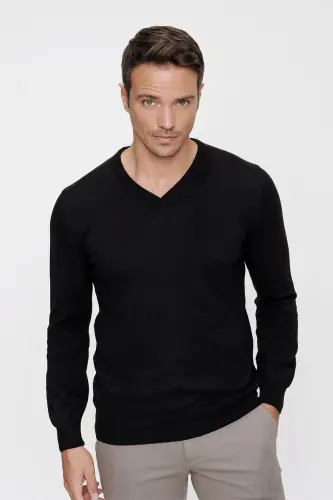 Black Basic Dynamic Fit Relaxed Fit V-Neck Knitted Sweater 
